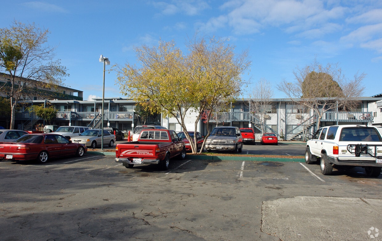 Building Photo - Fairwinds Apartments