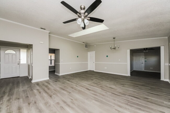 Building Photo - 619 Heraldo Ct