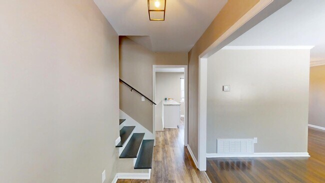 Building Photo - 321 Oak Lake Dr