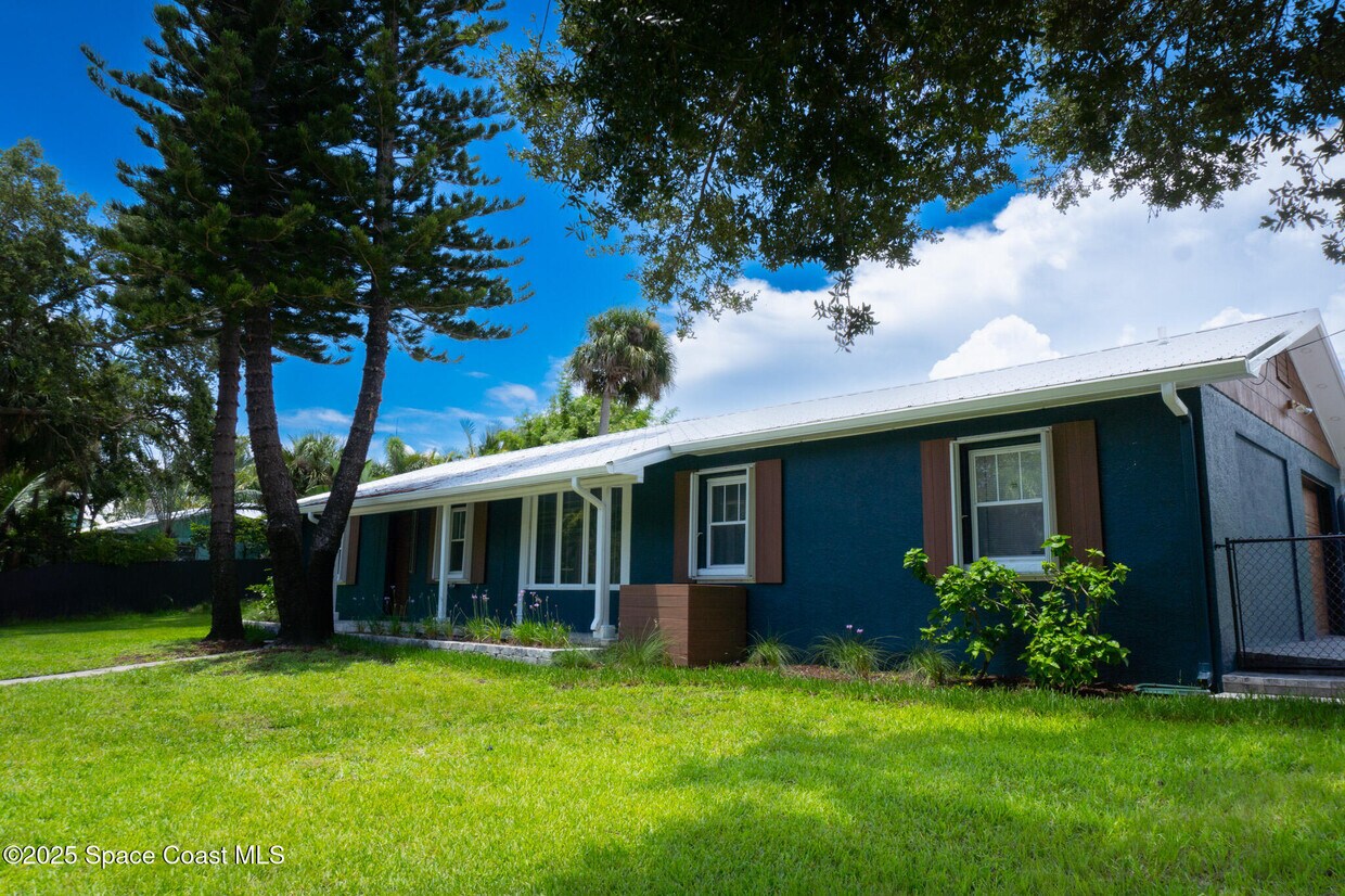 Primary Photo - 1712 Pineapple Ave