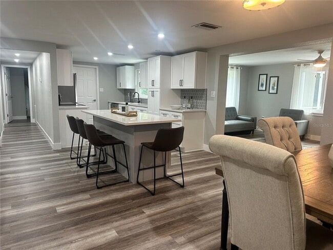 Foto del edificio - 12922 Post Rd