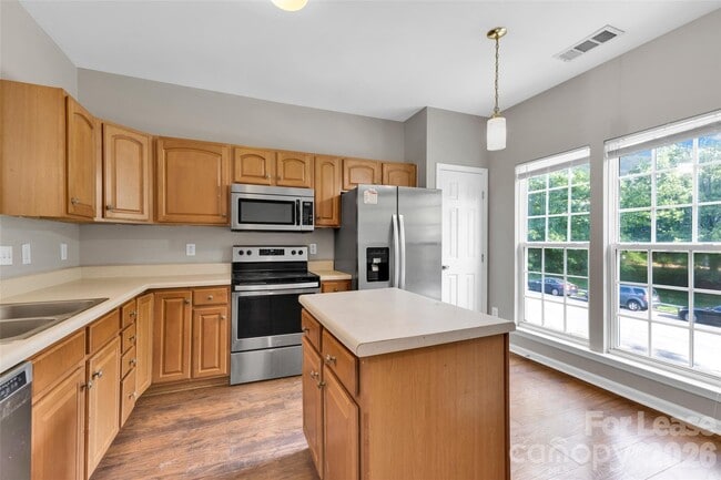 Building Photo - 940 Tiger Ln