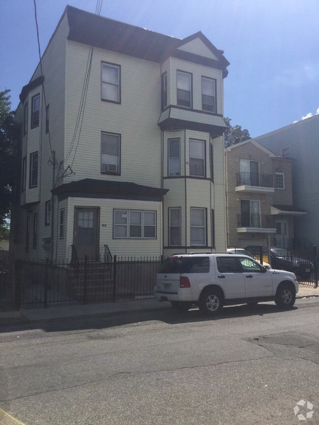 Building Photo - 108 Brunswick St