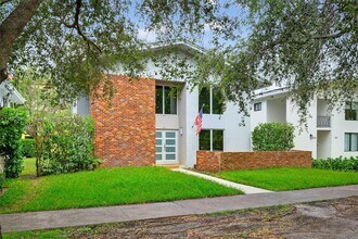 Building Photo - 537 Menendez Ave