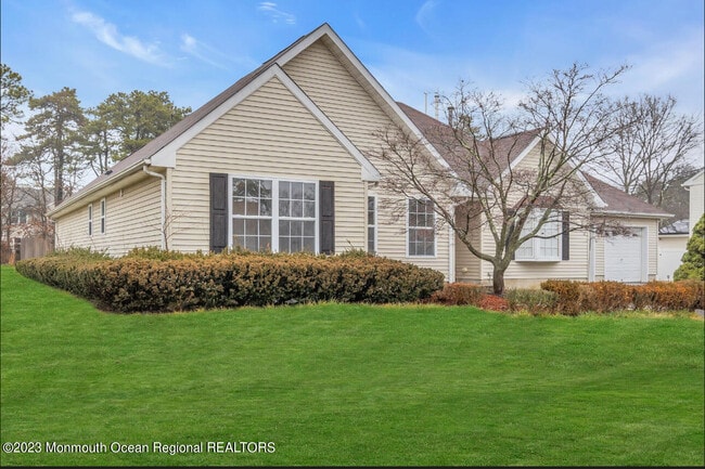 Building Photo - 5 Laketree Ct