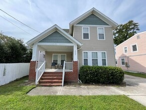 Building Photo - 1029 E Balview Ave