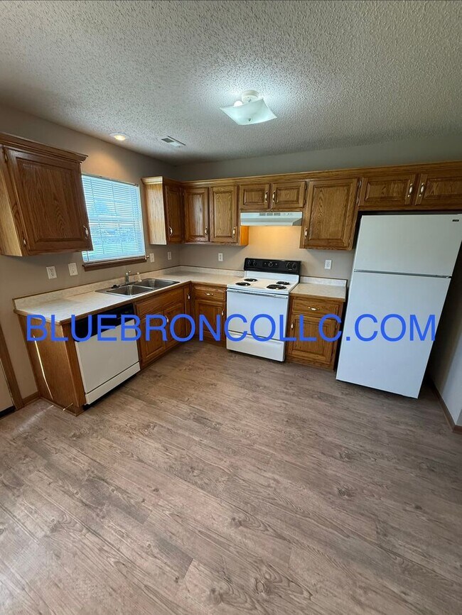 Foto del edificio - Lovely 2 bedroom townhome in Peculiar