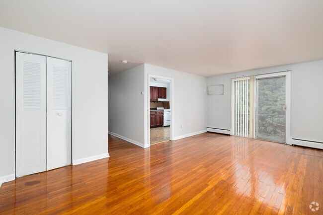 1BR, 1BA - 750SF - Living Room - Drexel Apartments
