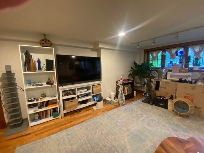 Building Photo - 3638 N Keeler Ave