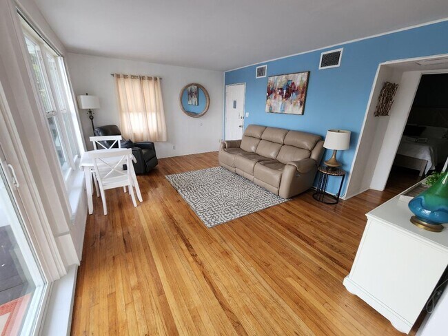 Building Photo - Furnished 2 Bedroom On The Water