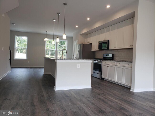 Building Photo - 112 Huff Dr