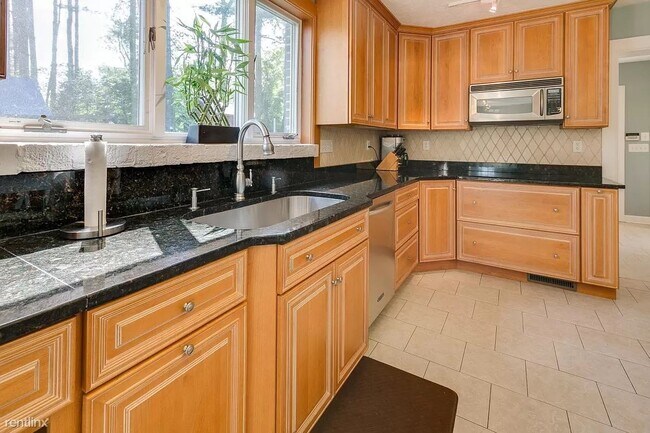 Building Photo - 3 br, 3 bath House - 705 West Padonia Road