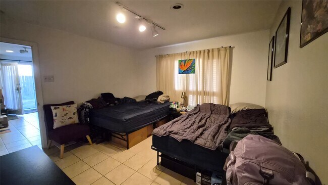 Foto del edificio - 2118 Oakdale St