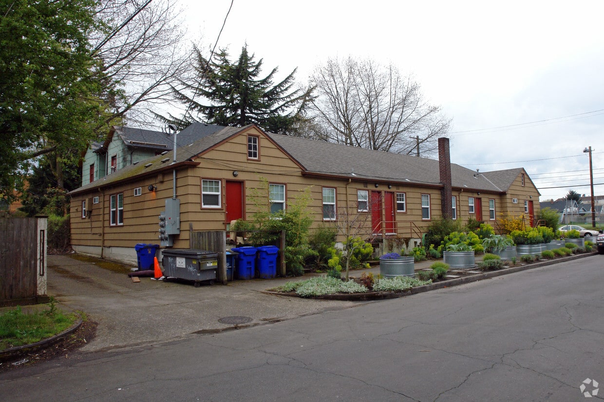 Building Photo - The Sycamore Apartments