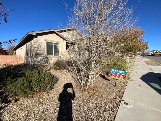 Foto del edificio - Beautiful 3 Bedroom Single Story Home Available Near Northern Blvd NW & Rainbow Blvd NE!