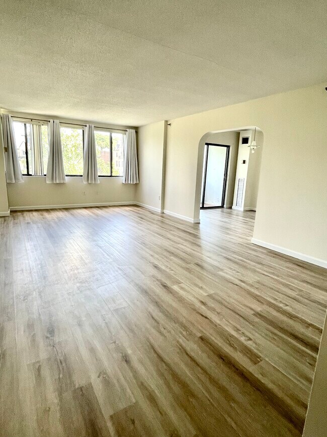 Foto del edificio - 1731 Beacon St