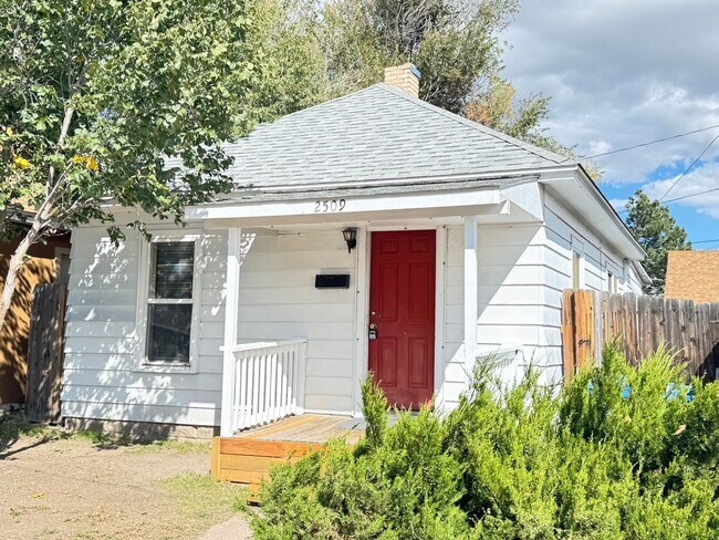 Foto del edificio - 2 BEDROOM, 1 BATHROOM SINGLE FAMILY HOME CLOSE TO DOWNTOWN CHEYENNE
