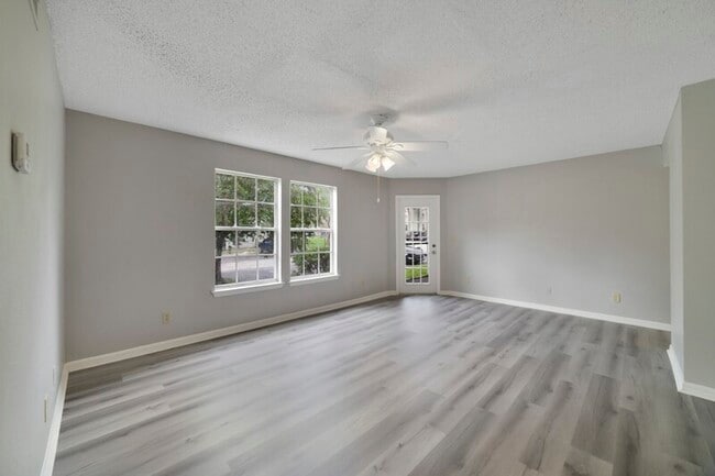 Foto del edificio - 6178 Westgate Dr