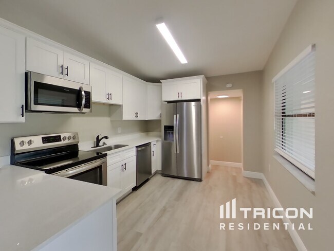 Foto del edificio - 1702 W Washington St