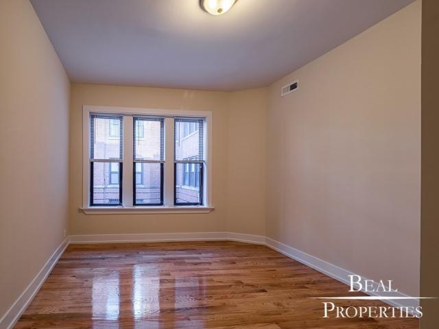 Building Photo - 2 bedroom in CHICAGO IL 60657