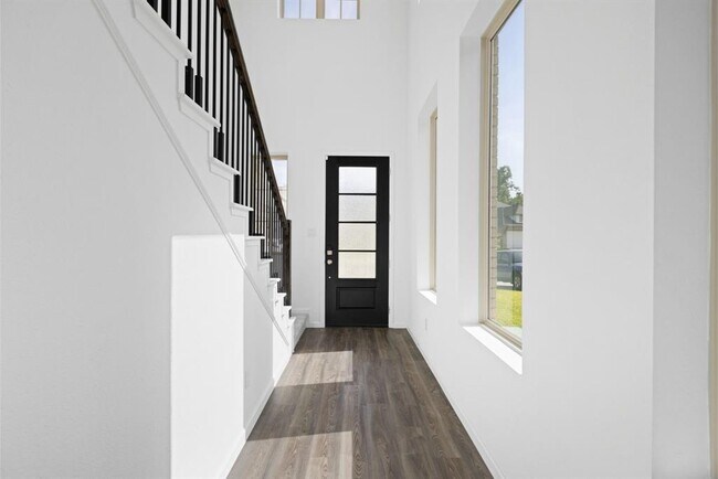 Foto del edificio - 4914 Chester Lk Ln