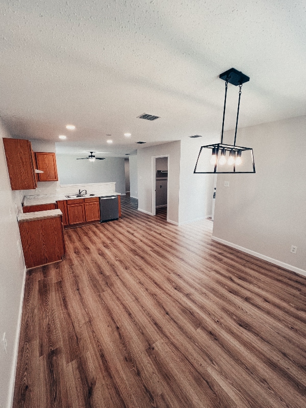 Building Photo - 243 Meadowcrest Dr