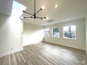 Building Photo - 4745 NE Fremont St
