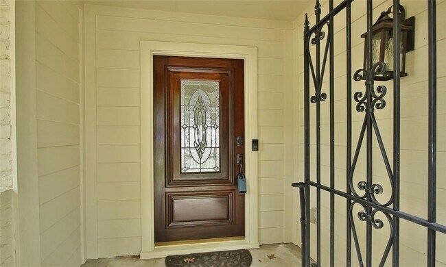 Building Photo - 2811 Quincannon Ln