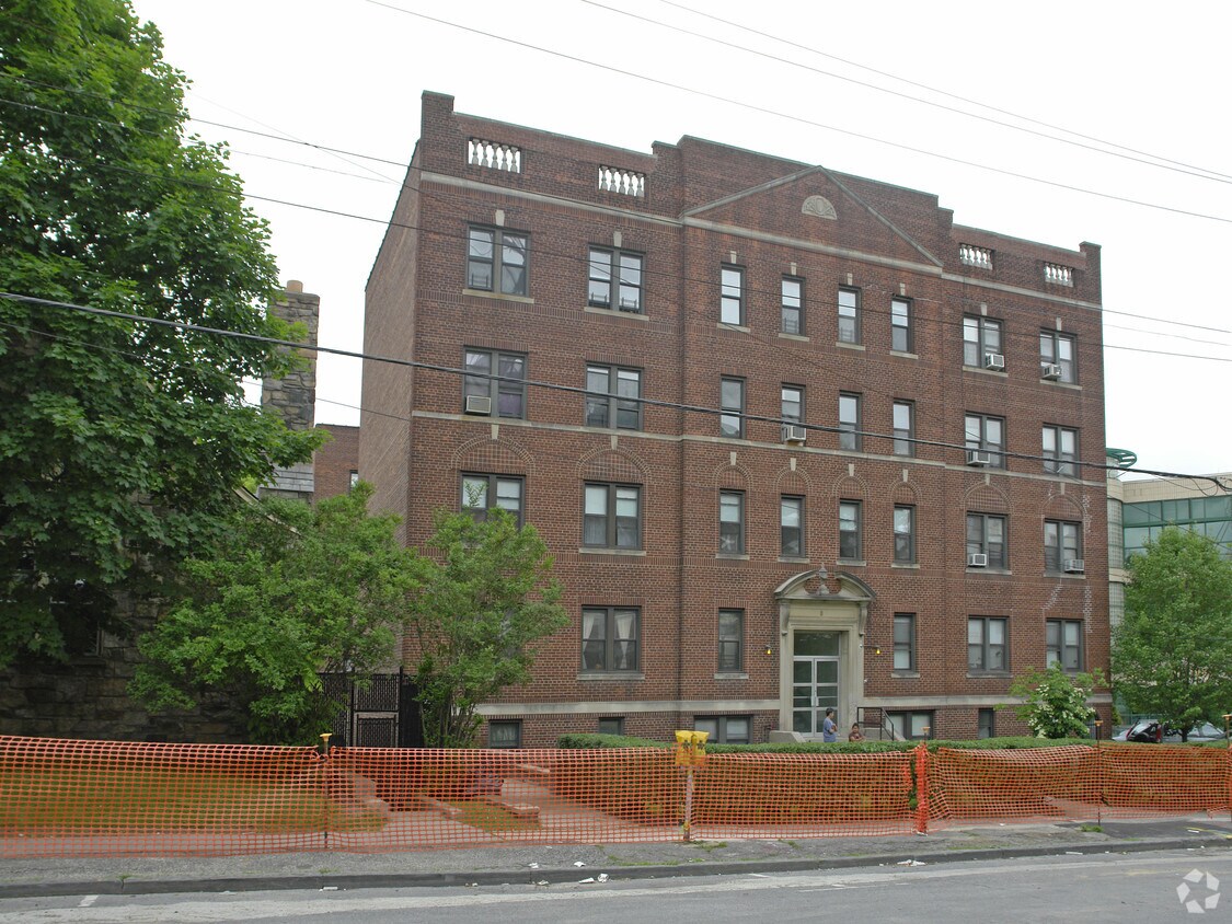 122 Maple Ave, White Plains, NY 10601 122 Maple Ave White Plains, NY