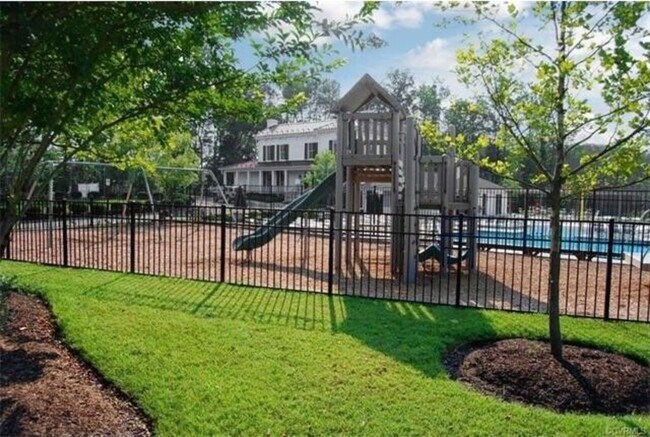 Foto del edificio - 8043 Rutland Village Dr, Mechanicsville, V...