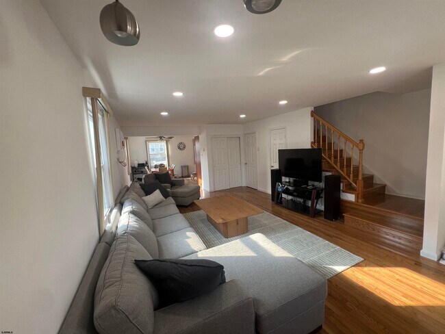 Building Photo - 9709 Monmouth Ave