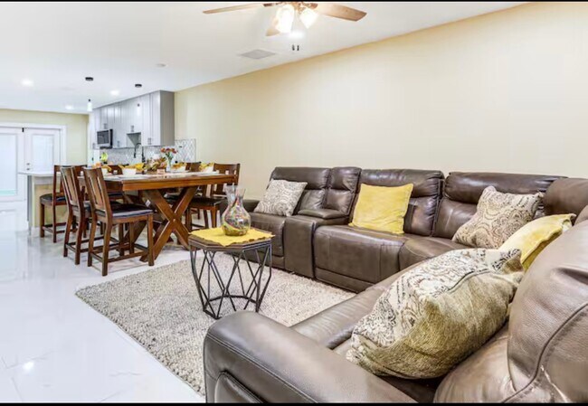 Foto del edificio - 6877 Athena Dr