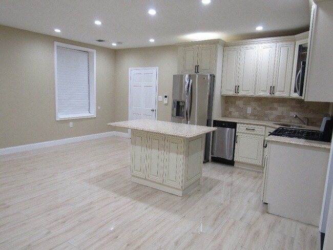 Building Photo - 1816 Sterling Pl