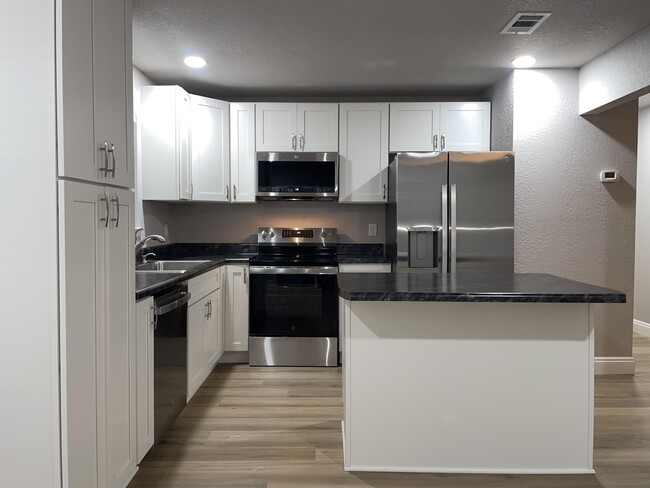 Building Photo - 129 Jeff Dr