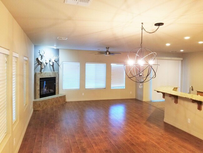Foto del edificio - Beautiful, Pet Friendly, Multi-level, 2110 sqft, Luxury Townhouse w/A/C! 3 Bed, 2.5 Bath, + Loft ...