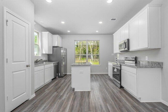 Building Photo - 704 Crystal River