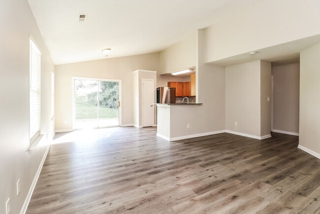 Foto del edificio - 12144 Stewarts Crossing Dr