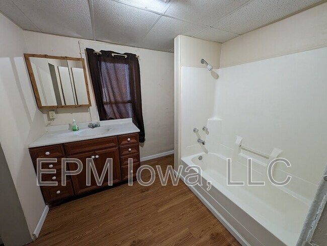 Building Photo - 2113 Mulberry St