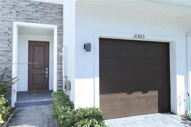 Foto del edificio - 10963 SW 233rd St