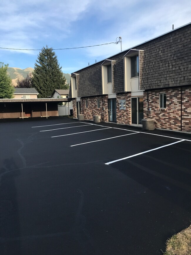 Building Photo - 574 S 200 W