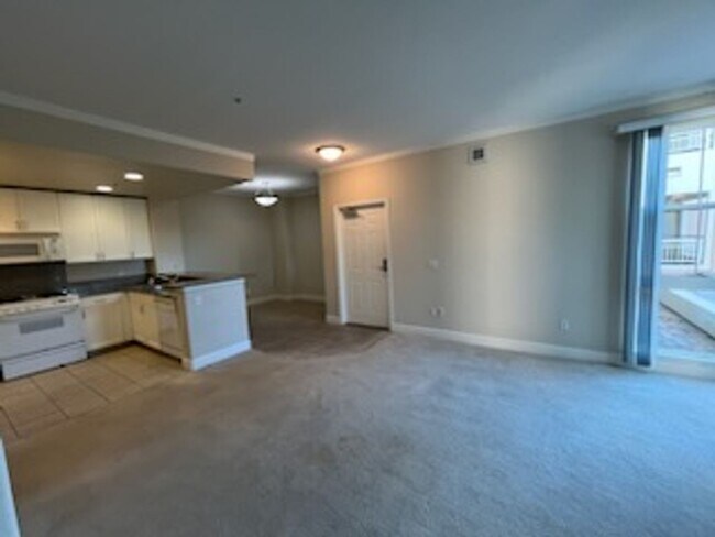 Foto del edificio - Epic REA - Great 1 BR/1 BA Condo w/Parking...