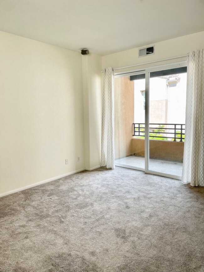 Foto del edificio - Contemporary Condo in Mission Valley