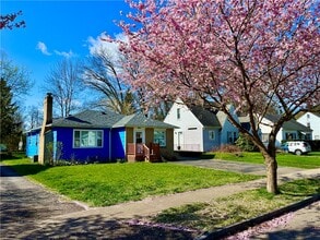 Building Photo - 345 Colebourne Rd