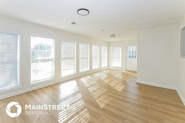 Foto del edificio - 7881 Collins Wood Cove