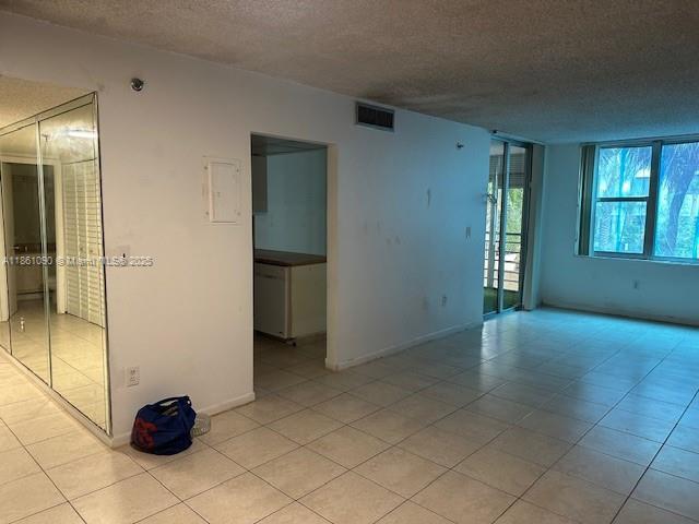 Foto del edificio - 17890 W Dixie Hwy