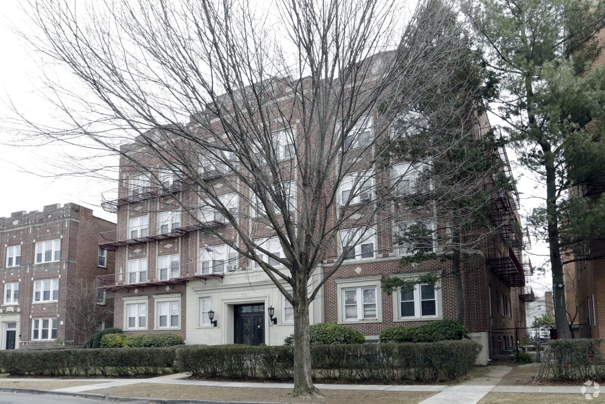 Building Photo - 300 Carteret Pl