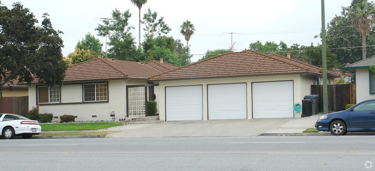 Building Photo - 4455 Hamilton Ave