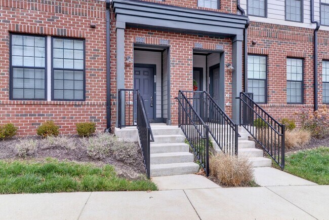 Foto del edificio - Three Story Brick End Unit with Rooftop Terrace