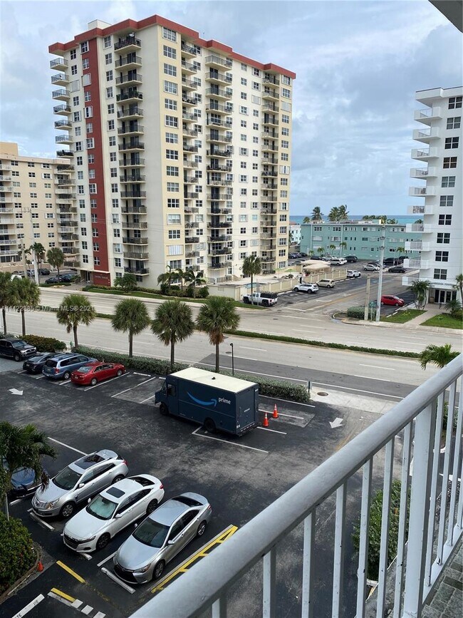 Building Photo - 1410 S Ocean Dr