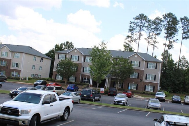 Building Photo - 2104 Fairington Ridge Cir